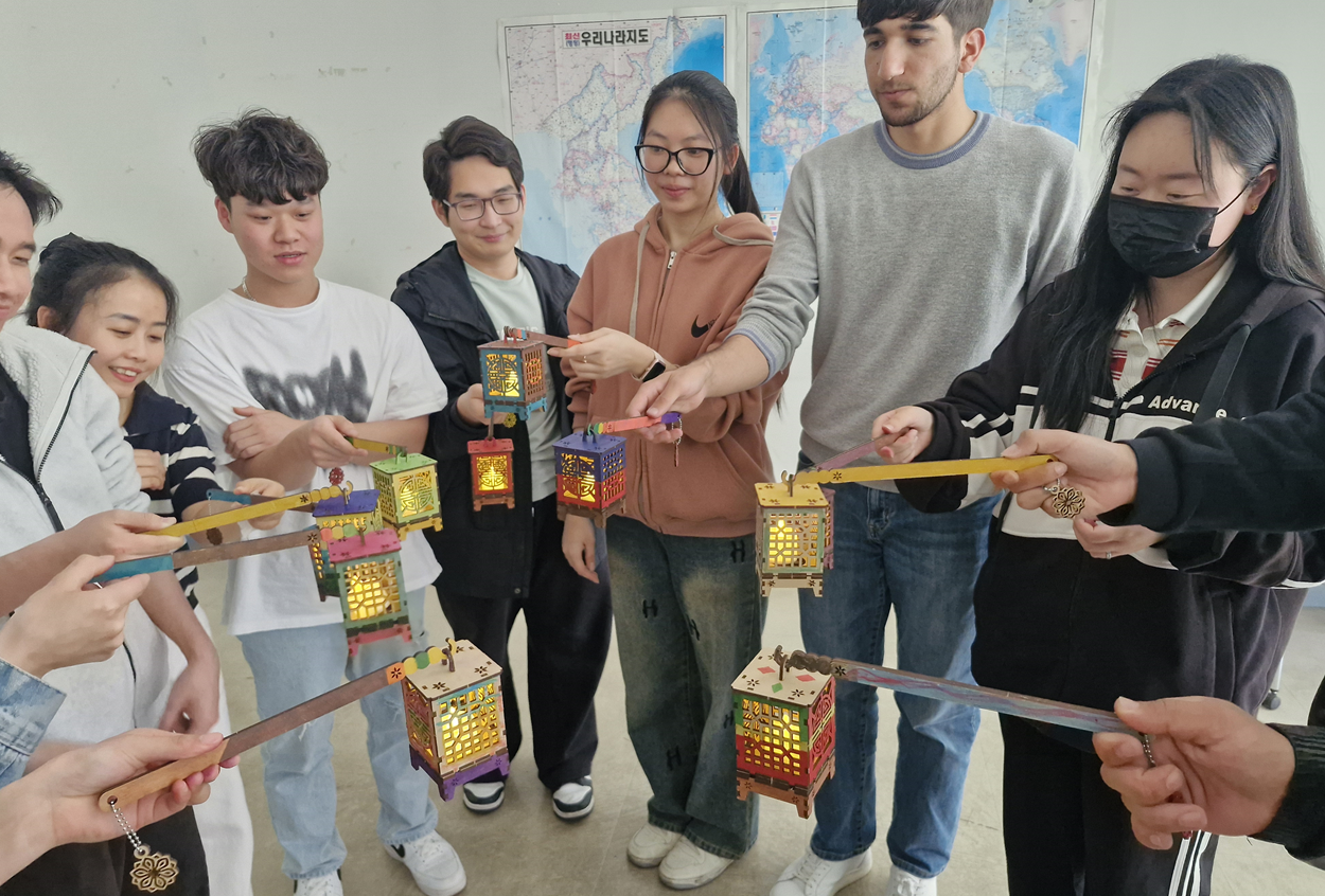 DIY Korean Cultural Activity: Making Cheongsachorong
