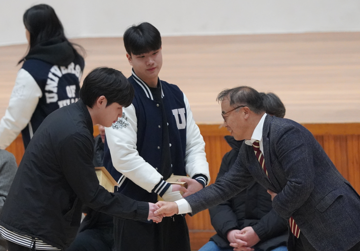 2024-2학기 성적우수장학금 전달식, 여명지-왕경민-최성훈학부장