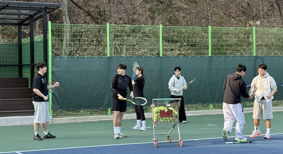 스포츠과학부 테니스 동아리 운동 시작